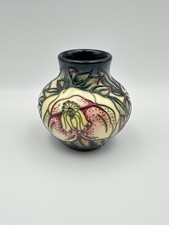 Moorcroft 1999 Hellebore
