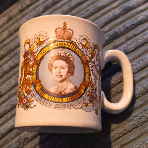 Queen elizabeth 1977 - ii,