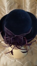 Vintage brushed velvet Navy hat with Maroon Mesh Bow & Feathers -Good Condition