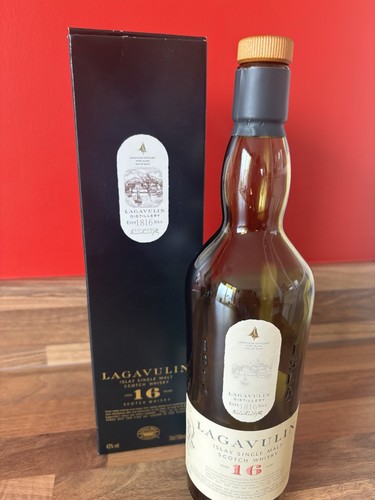 Lagavulin scotch whisky - 16,