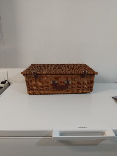 Vintage wicker picnic - vintage,