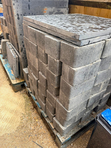 Charcoal grey kerb blocks - charcoal,