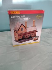 Hornby Station Booking Hall R8007 boxed