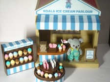 SYLVANIAN FAMILIES "KOALA ICE CREAM PARLOUR" BUILDING AND CONTENTS