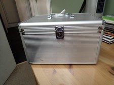 DJ CD STORAGE BOX - ALLUMINIUM REINFORCED - HOLDS 200 CD's - GREAT CONDITION