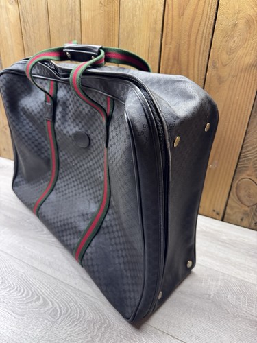 Gucci black logo - gucci,