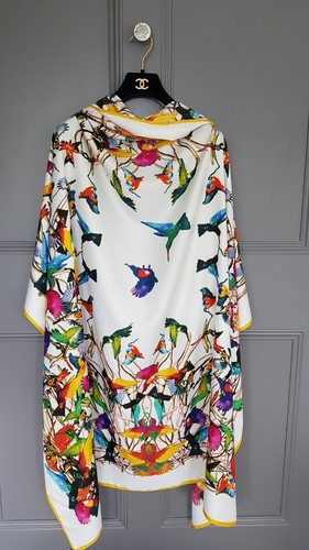 Ladies bright silk neck - neck, scarf