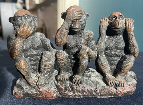 Decorative resin figurines
