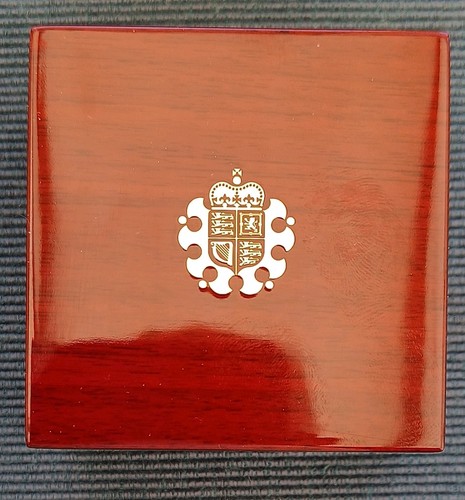 Official royal mint empty - mint,