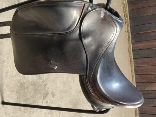 Jaguar dressage saddle 17in - jaguar, mw