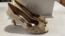 Ladies Lotus Shoes Size 6