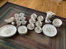 Kernewek pottery daisy dinner service