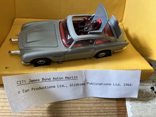 Corgi james bond aston martin - james,