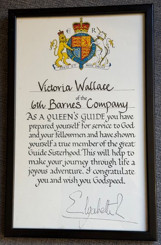 Queen guide certificate hand - guide,