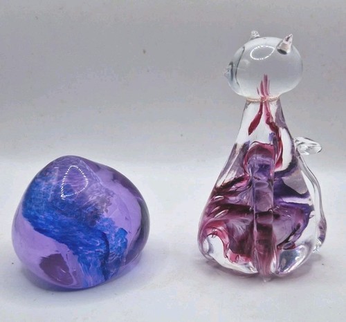 Small glass paperweights - x,