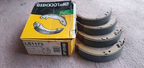 Set rear brake shoes - rear,
