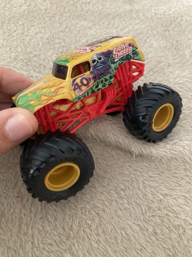 Monster jam grave - grave, digger