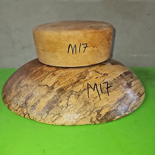 Wooden hat block - ,