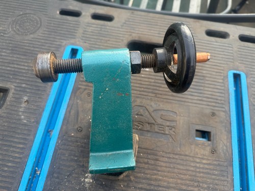 Tailstock with adjustable