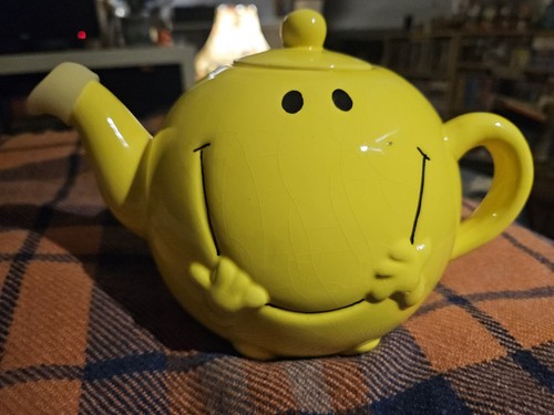 Men happy yellow tea pot - mr,
