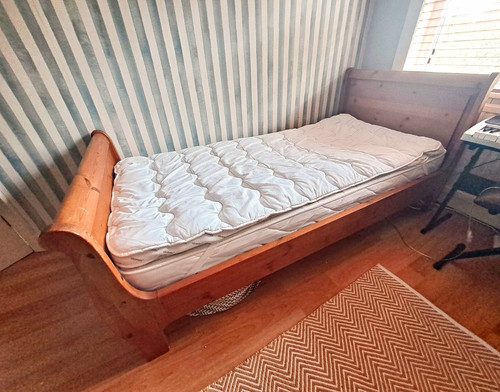 Pine single sleigh bed
