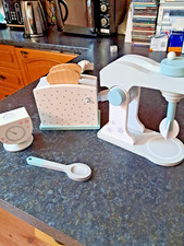 childs wooden play kitchen accessories in excellent condiition