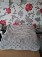 NEW WITHOUT TAGS LARGE SUPER SOFT  THROW 86 INCH X 78 INCH