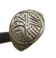 ANCIENT ROMAN IMPERIAL SILVER RING DEPICTING AQUILLA LEGIONARY EAGLE 300-400AD