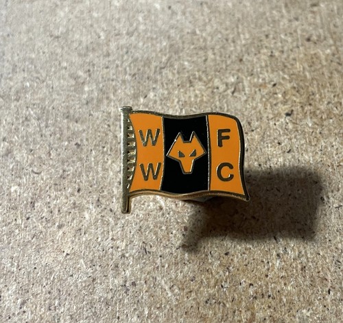 Wolves enamel football badge - wolves,