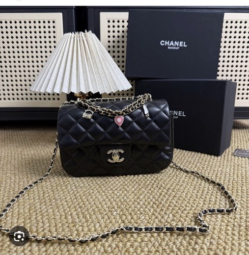 Black chanel beauty - black,
