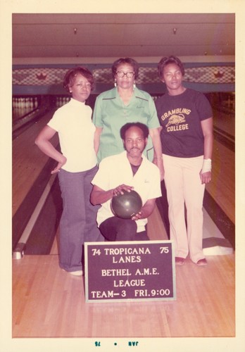 Photo african american bowling - photo,