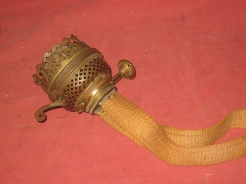 Twin wick oil lamp burner