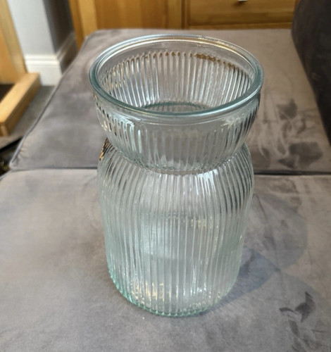 Unmarked clear ribbed glass - unmarked,