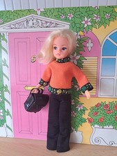 SINDY RETRO STYLE OUTFIT.  TROUSERS, BLOUSE & BAG (NO DOLL) EXCELLENT CONDITION.