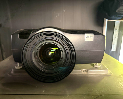 Barco f50 wqxga vizsim bright - wqxga,