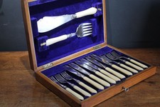 Antique cutlery set in box. HM silver mounts. Hall Marks