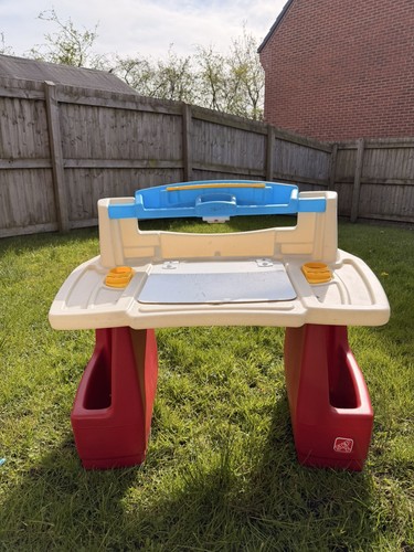 Step2 deluxe art master desk - deluxe,