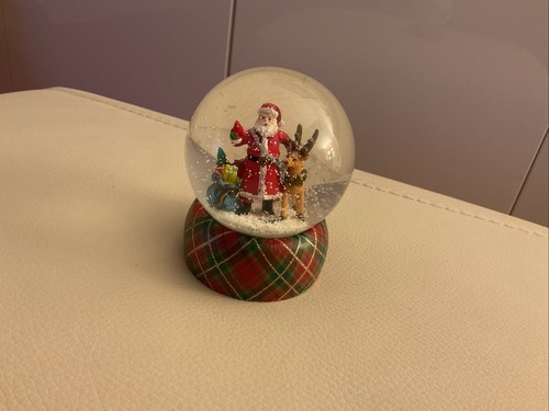 Beautiful traditional santa - traditional,