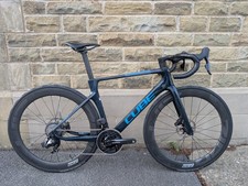 Cube Agree SLX  – SRAM Force AXS, Power Meter, Zipp 404 Wheels, Tubeless GP500s