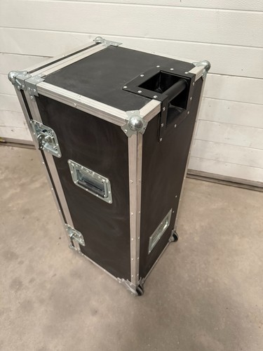 Large flight case with - case, wheels