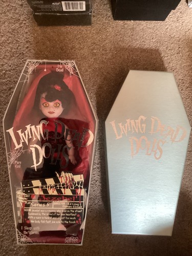 Living dead dolls - living,