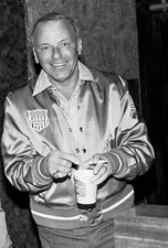 FRANK SINATRA 1977 NEW YORK CITY VIBES RARE PHOTO 8 X 6 INCH + FREE FRAME MEMOR