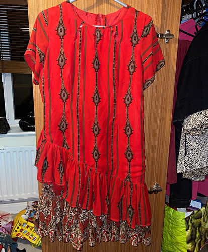Red geometric drop - red,
