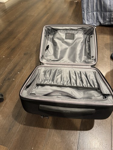 Tumi black soft case spinner - black,