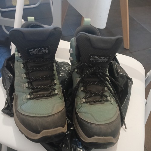Quechua hiking boots size