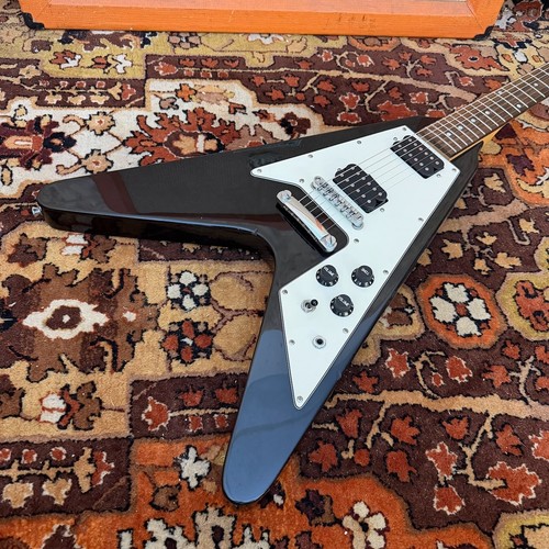 Stagg flying black white - v,