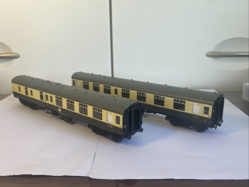 Hornby mk1 coaches - 2x,