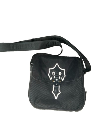 Tripp black nylon messenger - black,