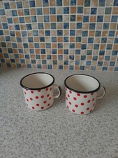 RED POLKADOT CREAM ENAMEL MUG 8CM HIGH 9CM DIAM PAIR UNBRANDED SHABBY CHIC