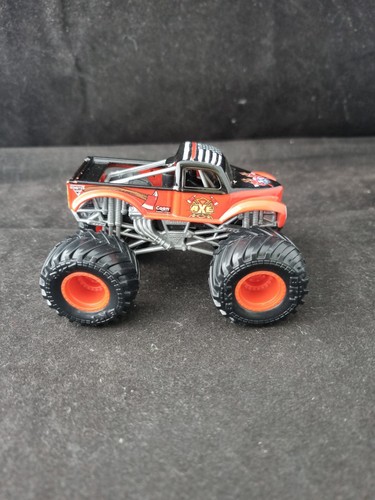 Monster jam axe truck 64 - monster,
